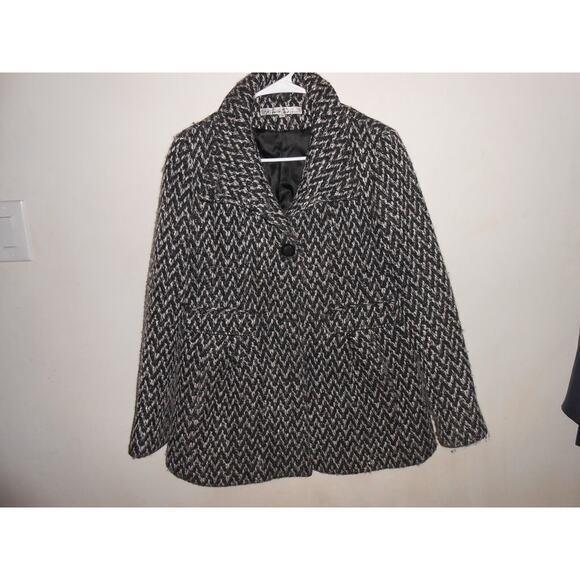 Kenneth Cole New York Woman's Black and White Chevron 60% Wool Coat Size 6 - Picture 1 of 6